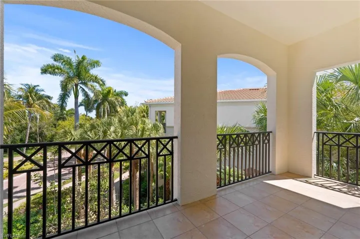 2882  Castillo  CT, Naples, FL 34109