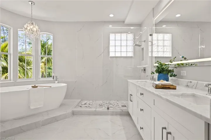 2882  Castillo  CT, Naples, FL 34109