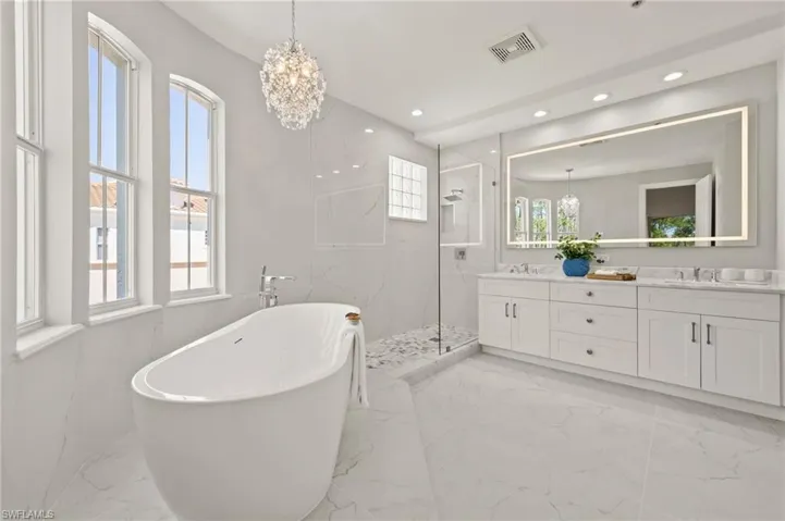 2882  Castillo  CT, Naples, FL 34109