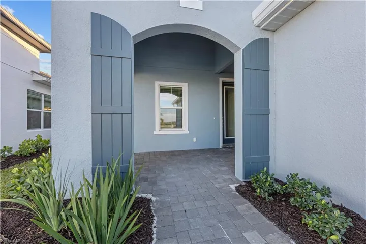 Doorway to property featuring stucco siding