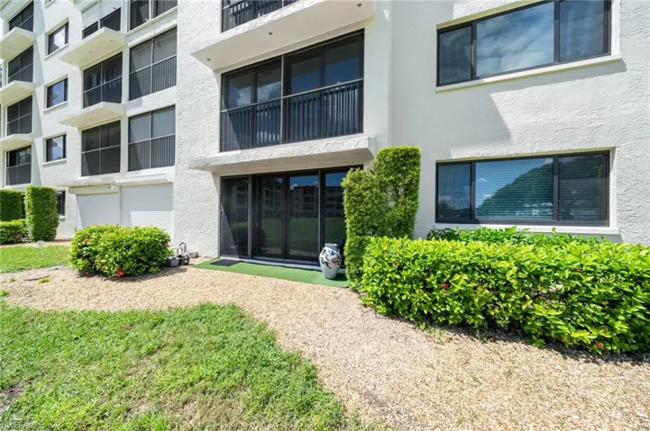 View of apartment building / complex