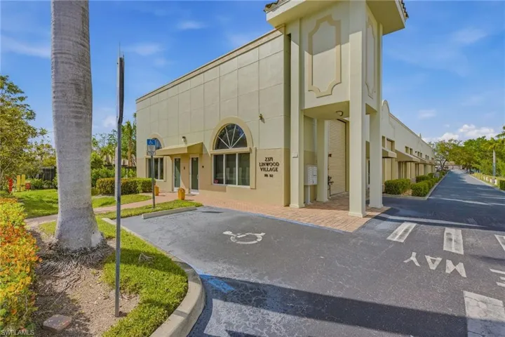 2371 Linwood Ave 104, Naples, Florida 34112