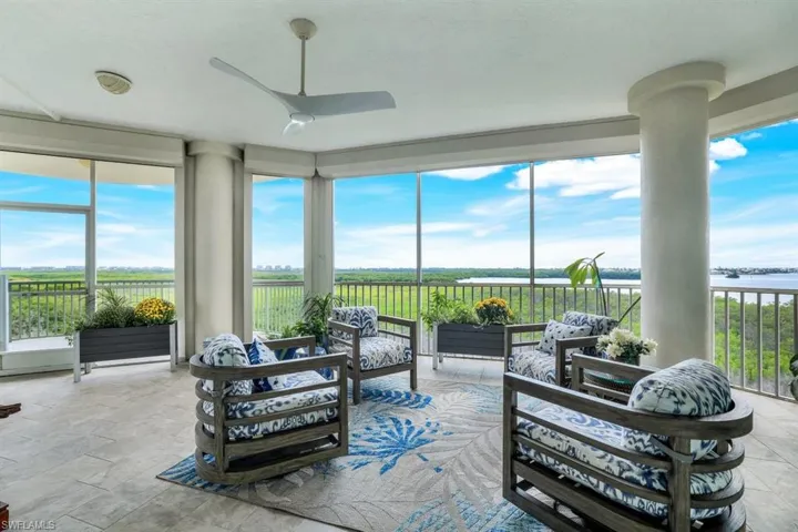 Sunroom with ceiling fan