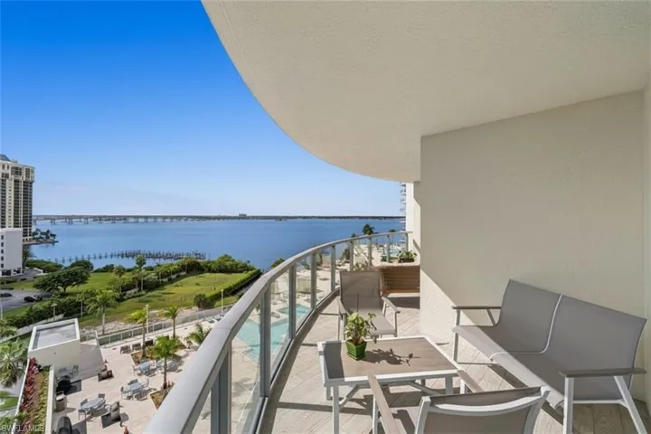 Here another view from your vast lanai space!