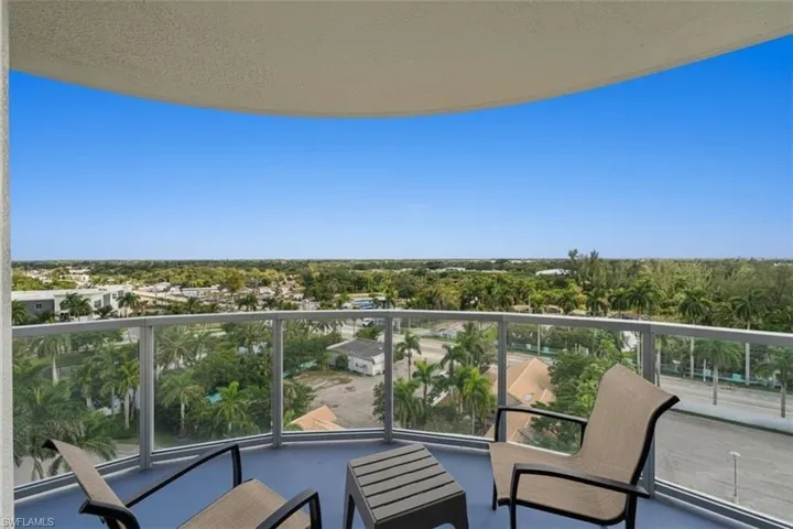 THis is where you can enjoy your morning coffee before heading to the gym, pool, sauna or tennis courts!
