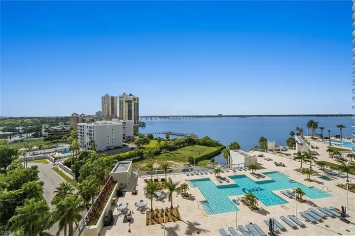 From the 9th floor you have an outstanding view over the pool oasis (a long pool - much larger than from this view) and an amazing sundeck with ample lounge chairs, barbecues, seating areas and so much more!