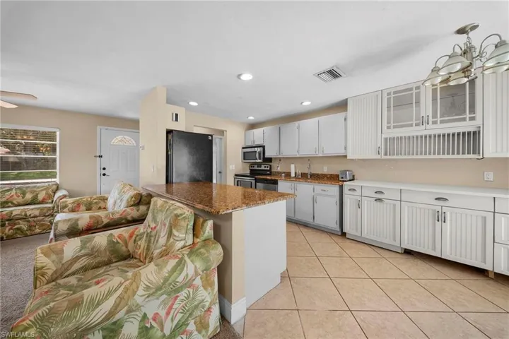 1583 Sunkist Way, Fort Myers, Florida 33905
