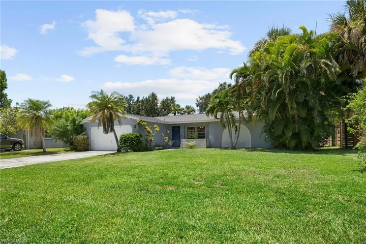 1583 Sunkist Way, Fort Myers, Florida 33905