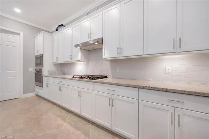 1979  Mustique  ST, Naples, FL 34120