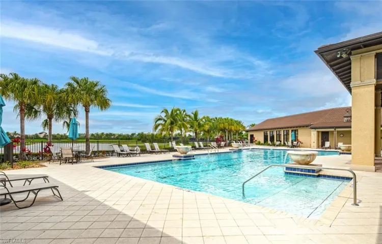 1979  Mustique  ST, Naples, FL 34120