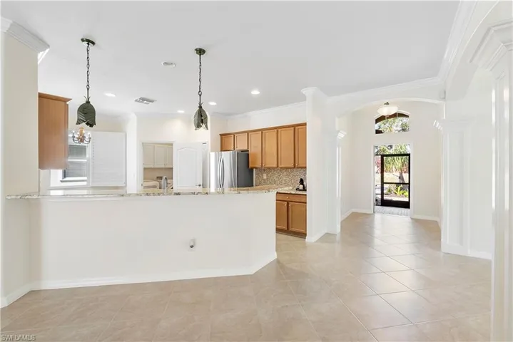 Kitchen featuring a raised breakfast bar, Bar-height portion allows for barstool seating, making it ideal for casual dining and entertaining.