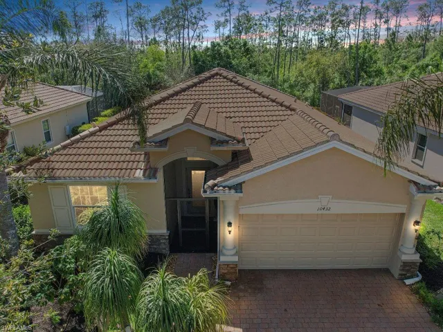 View of front of home.