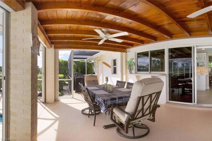 convenient pass through window from kitchen to patio to pass those frozen drinks !