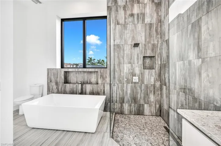 507  107th N AVE, Naples, FL 34108