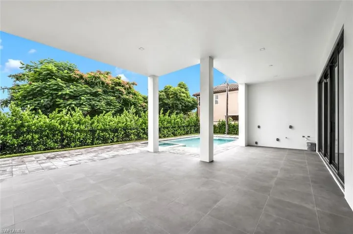 507  107th N AVE, Naples, FL 34108