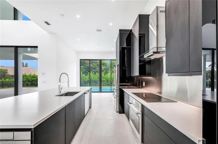 507  107th N AVE, Naples, FL 34108