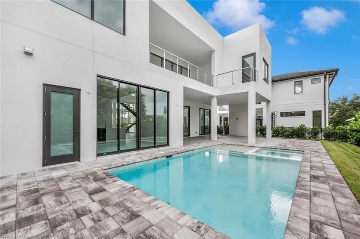 507  107th N AVE, Naples, FL 34108
