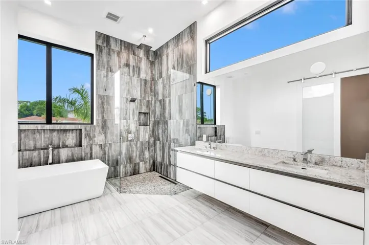 507  107th N AVE, Naples, FL 34108