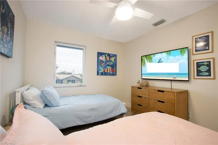 Bedroom with ceiling fan