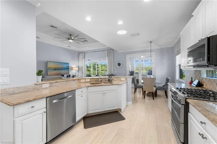 large peninsula for ample cooking space