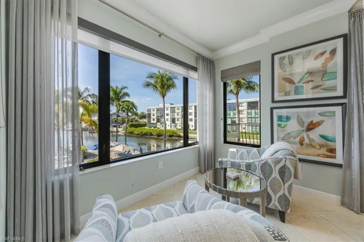 Bay view relaxation area