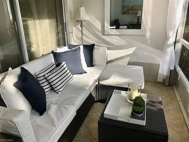 Balcony featuring outdoor lounge area