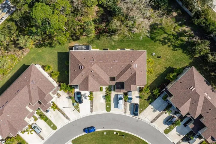 Birds eye view of property