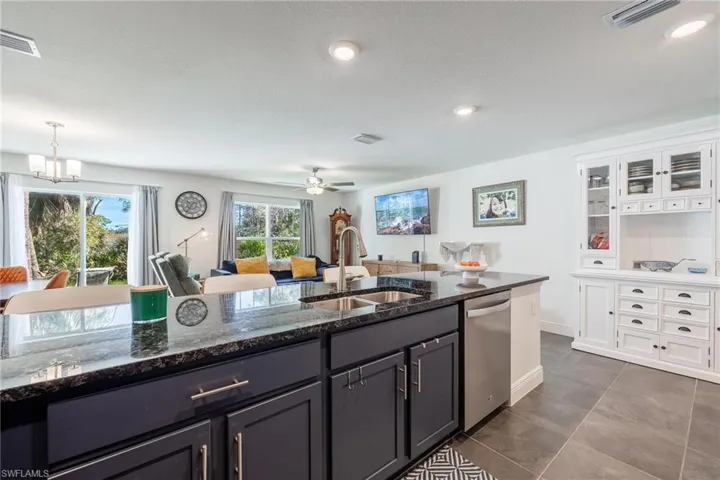 Lots of beautiful natural light!