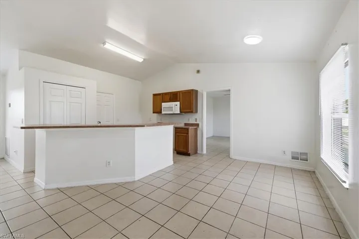 422 Nw 11th Ter, Cape Coral, Florida 33993