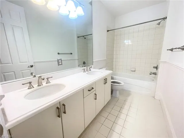 1370  Mariposa  CIR, Naples, FL 34105