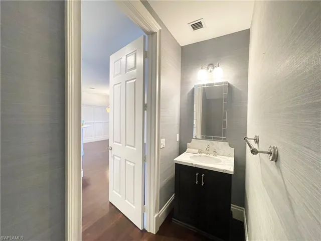 1370  Mariposa  CIR, Naples, FL 34105