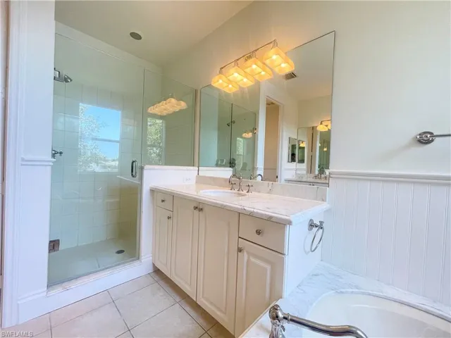 1370  Mariposa  CIR, Naples, FL 34105