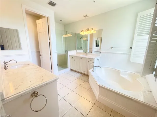1370  Mariposa  CIR, Naples, FL 34105