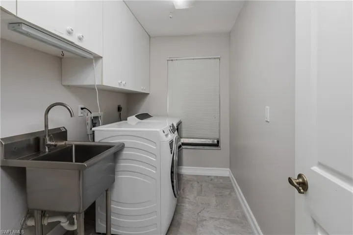 5532  Foxhunt  WAY, Naples, FL 34104