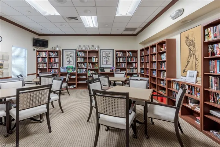 5532  Foxhunt  WAY, Naples, FL 34104