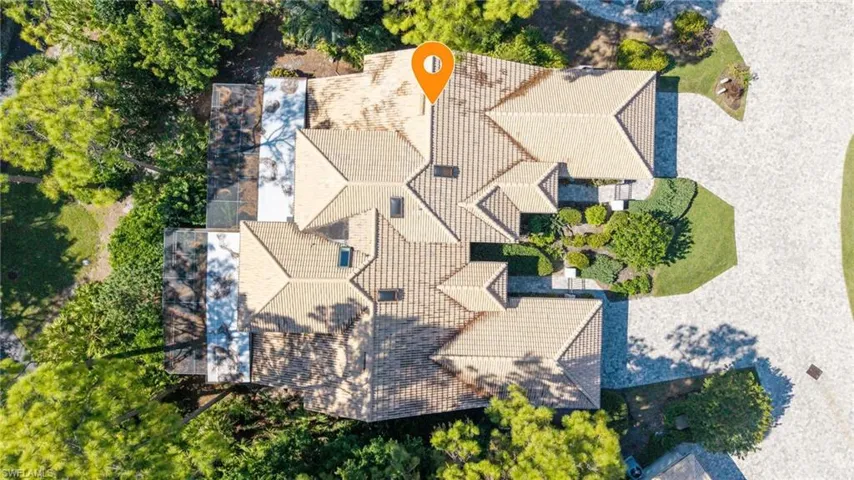 Aerial view of property and surrounding area