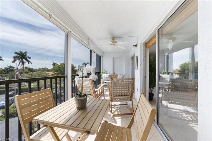 555  Park Shore  DR, Naples, FL 34103