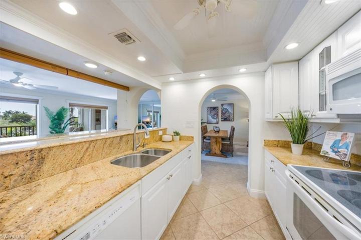 555  Park Shore  DR, Naples, FL 34103