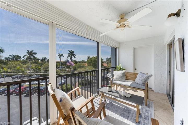 555  Park Shore  DR, Naples, FL 34103