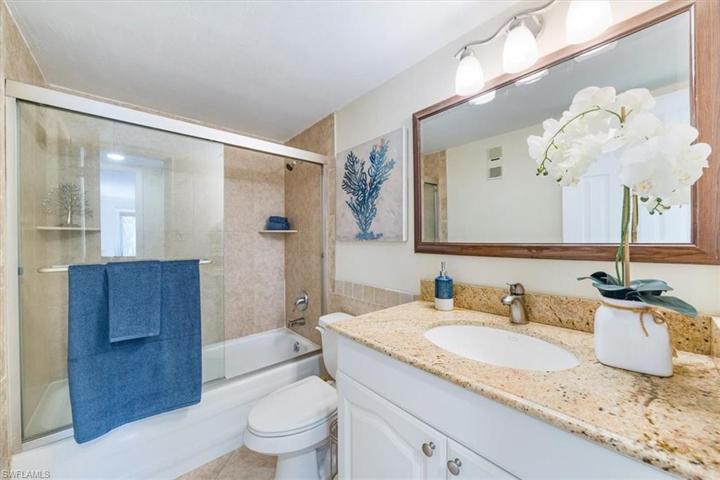 555  Park Shore  DR, Naples, FL 34103