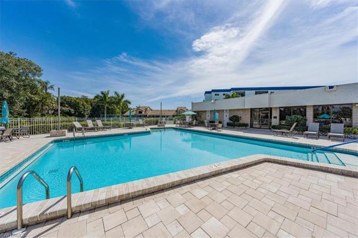555  Park Shore  DR, Naples, FL 34103