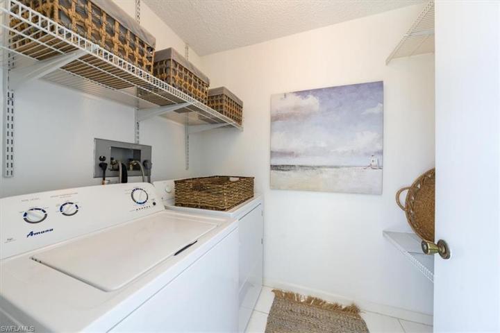 555  Park Shore  DR, Naples, FL 34103