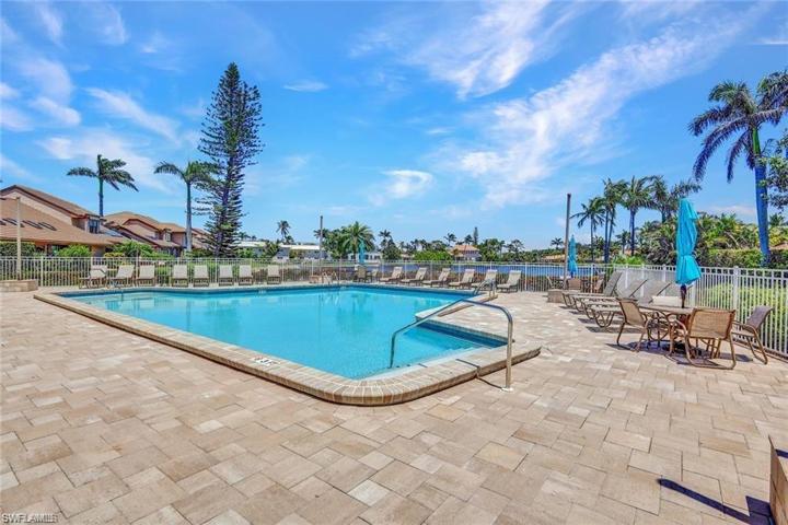 555  Park Shore  DR, Naples, FL 34103