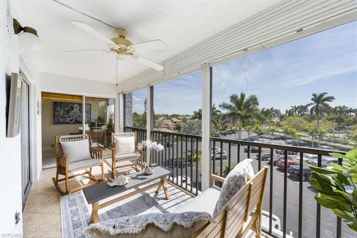 555  Park Shore  DR, Naples, FL 34103