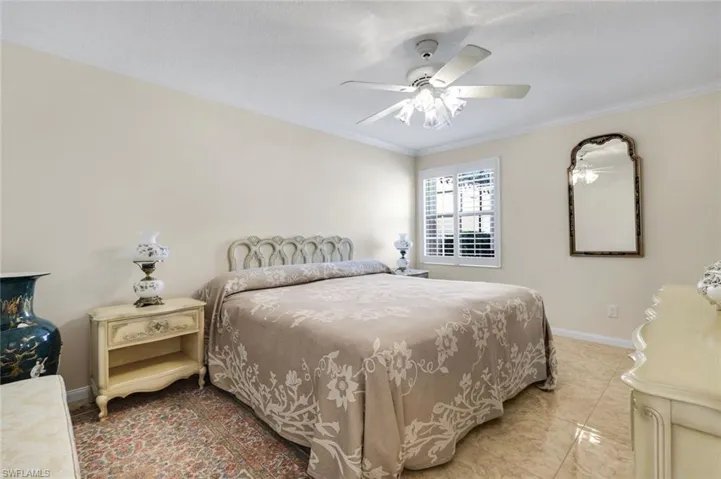 Ceiling fan with integrated lighting