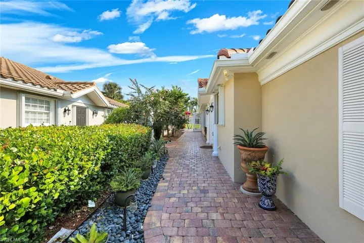 5808 Drummond Way, Naples, Florida 34119