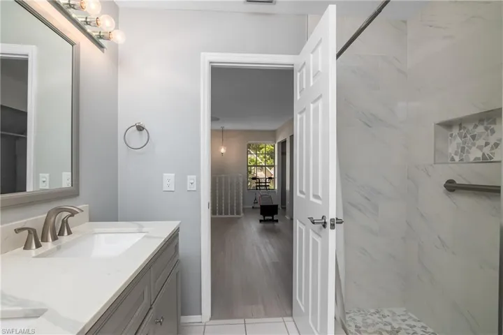 Owner ensuite bath.