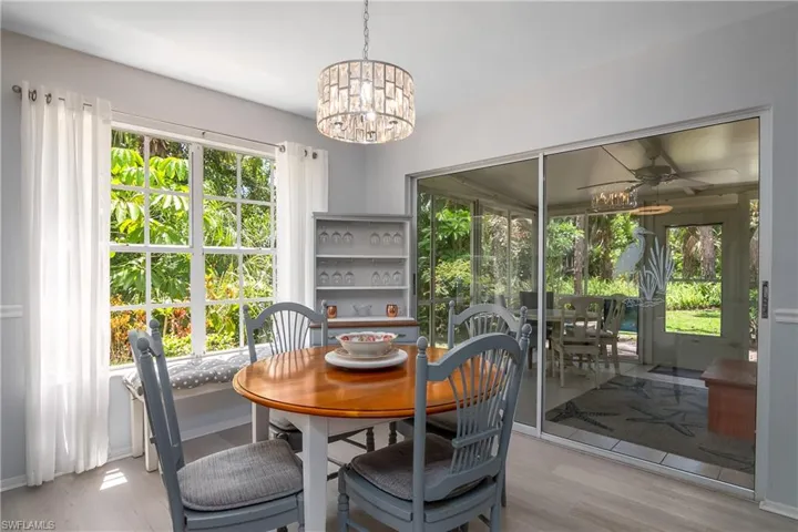 Eat indoors or out with the screened in lanai/patio.