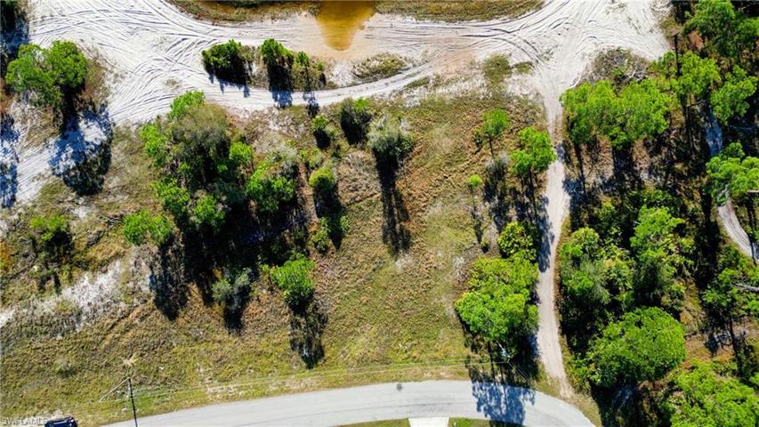 412 Juneau DR, LEHIGH ACRES FL 33974