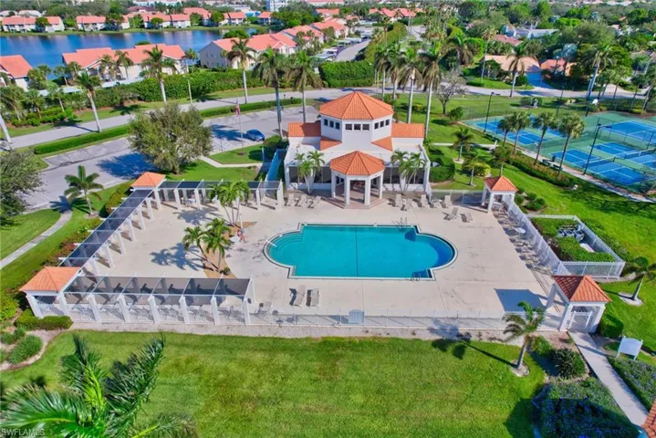 7415  Mill Pond  CIR, Naples, FL 34109